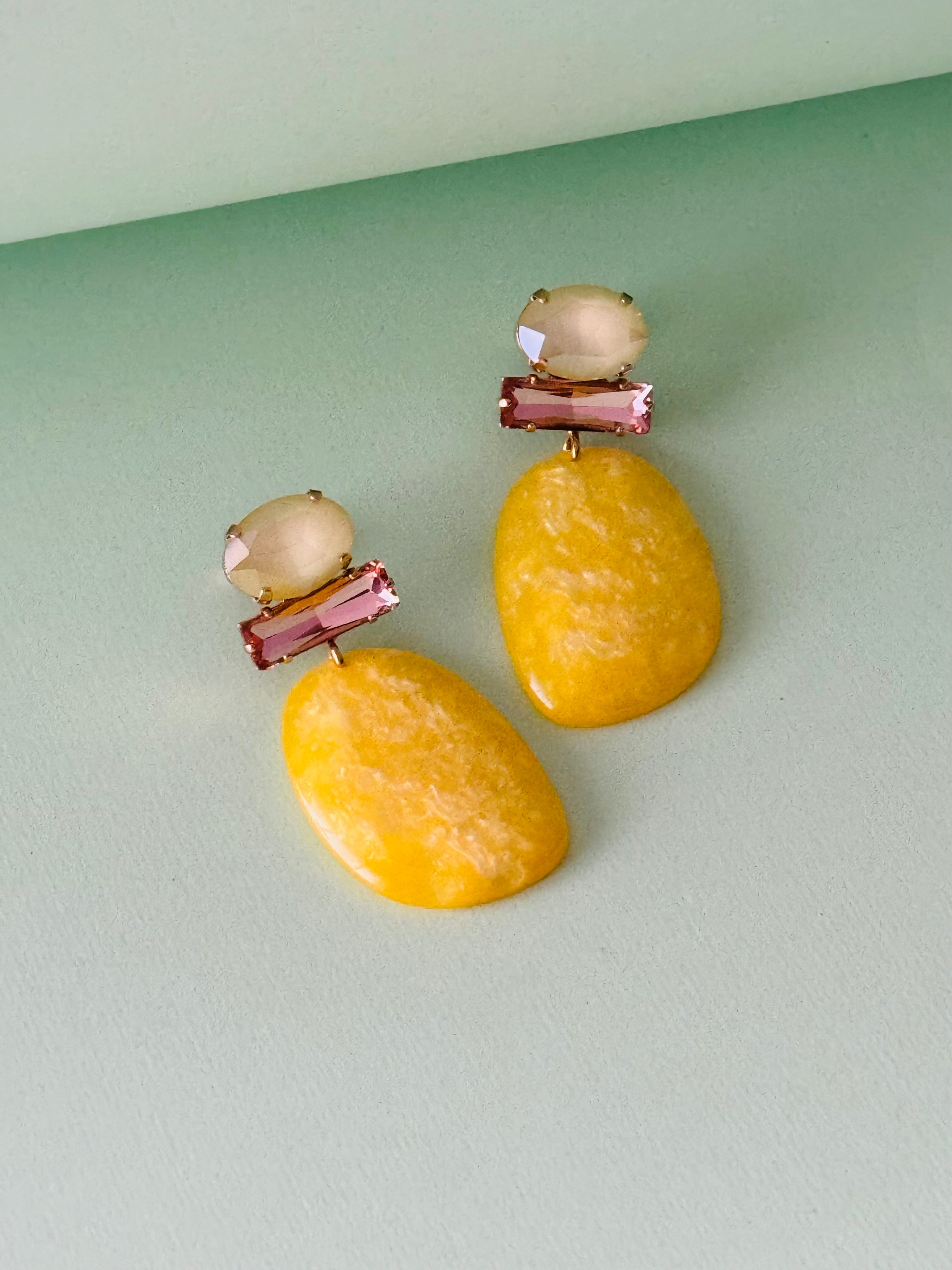 Bachelite Yellow FO 47 799