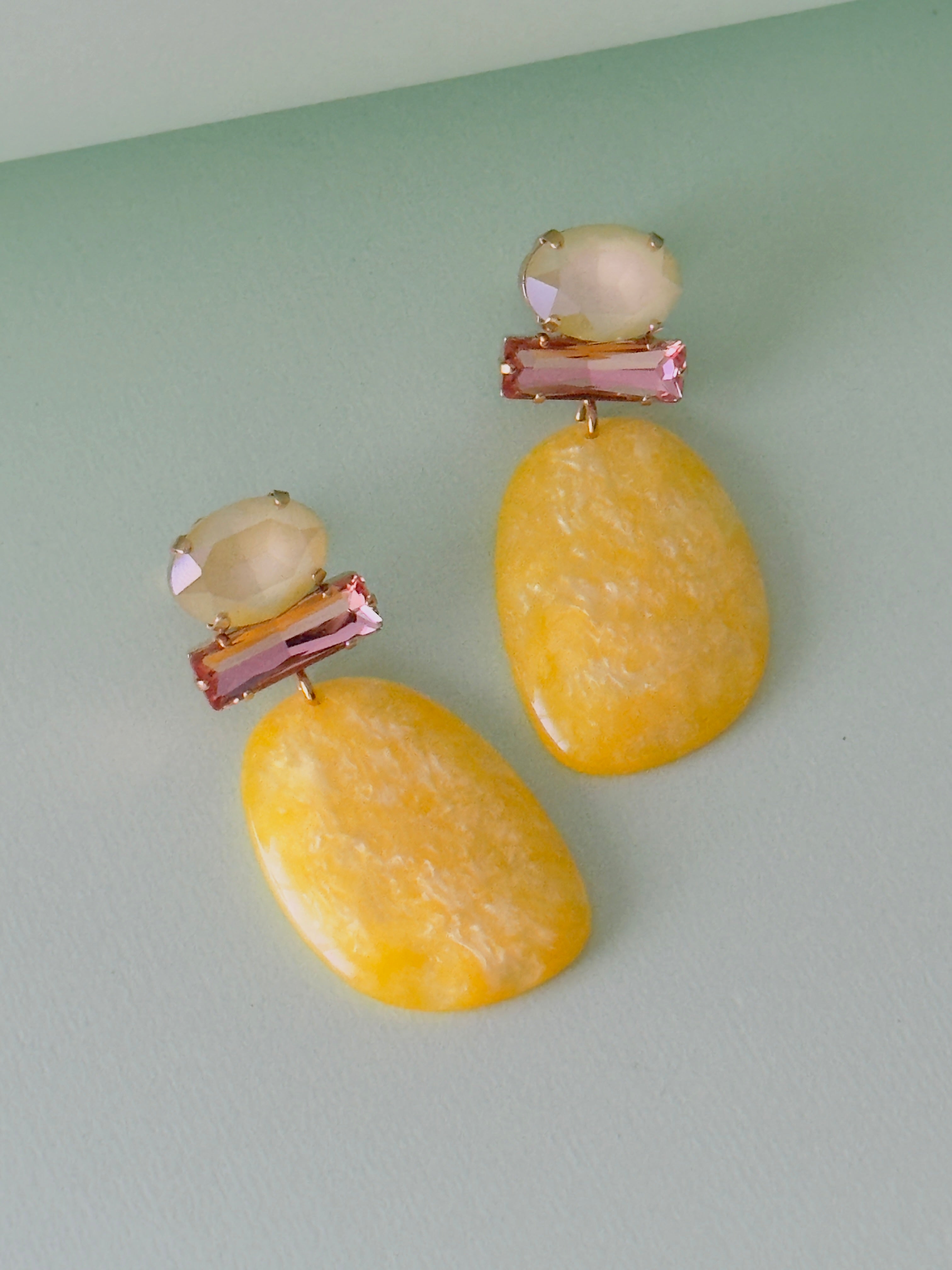 Bachelite Yellow FO 47 799